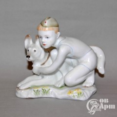 Скульптура "Пограничник с собакой"